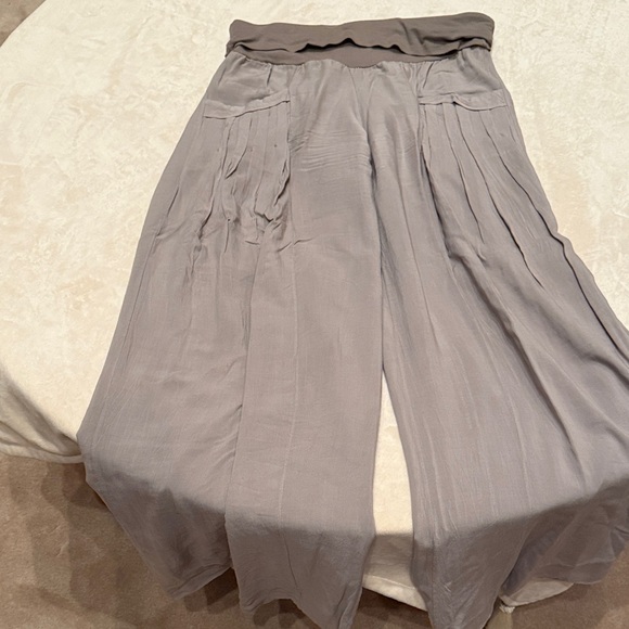 Women’s lightweight pants with pockets - Picture 1 of 2
